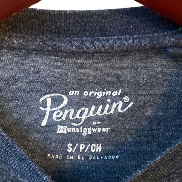 ποΈ Penguin Miamiβ Graphic Tee πΉ Size S πΉ Soft Heather Blue - Picture 4 of 4